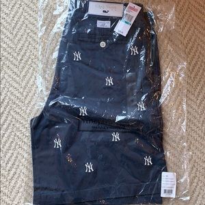 Navy Vineyard Vines NY Yankees shorts